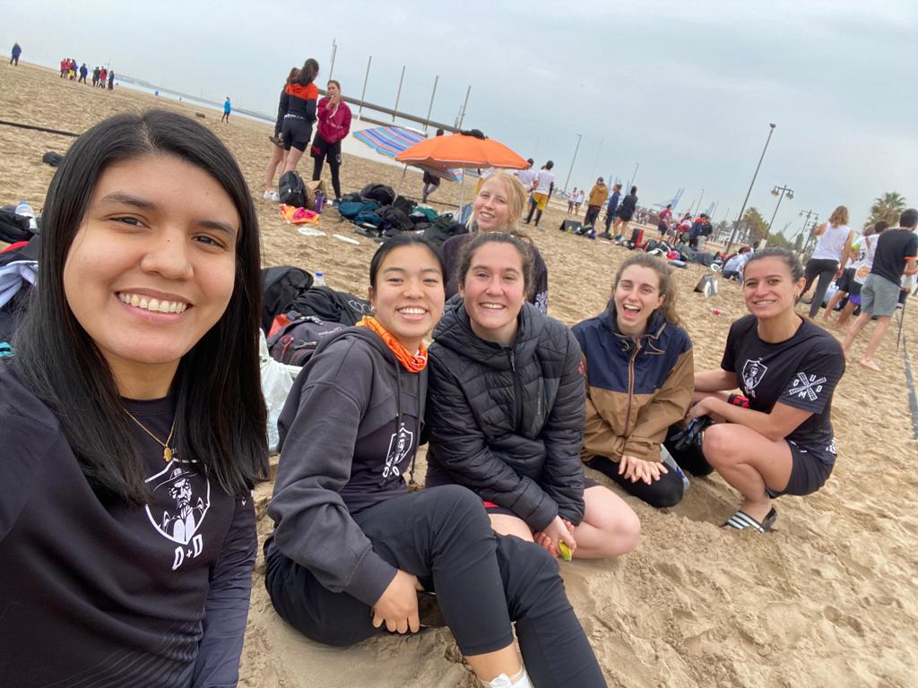 Las Dulcineas en el encuentro Mediterráneo Salvaje 2022 en la playa de la Malvarrosa