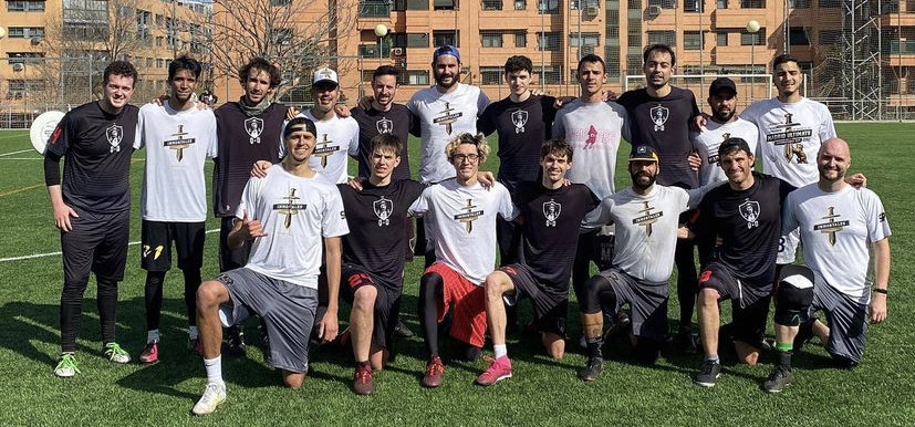 Amistoso de Ultimate Frisbee open entre Quijotes e Inmortales en Madrid