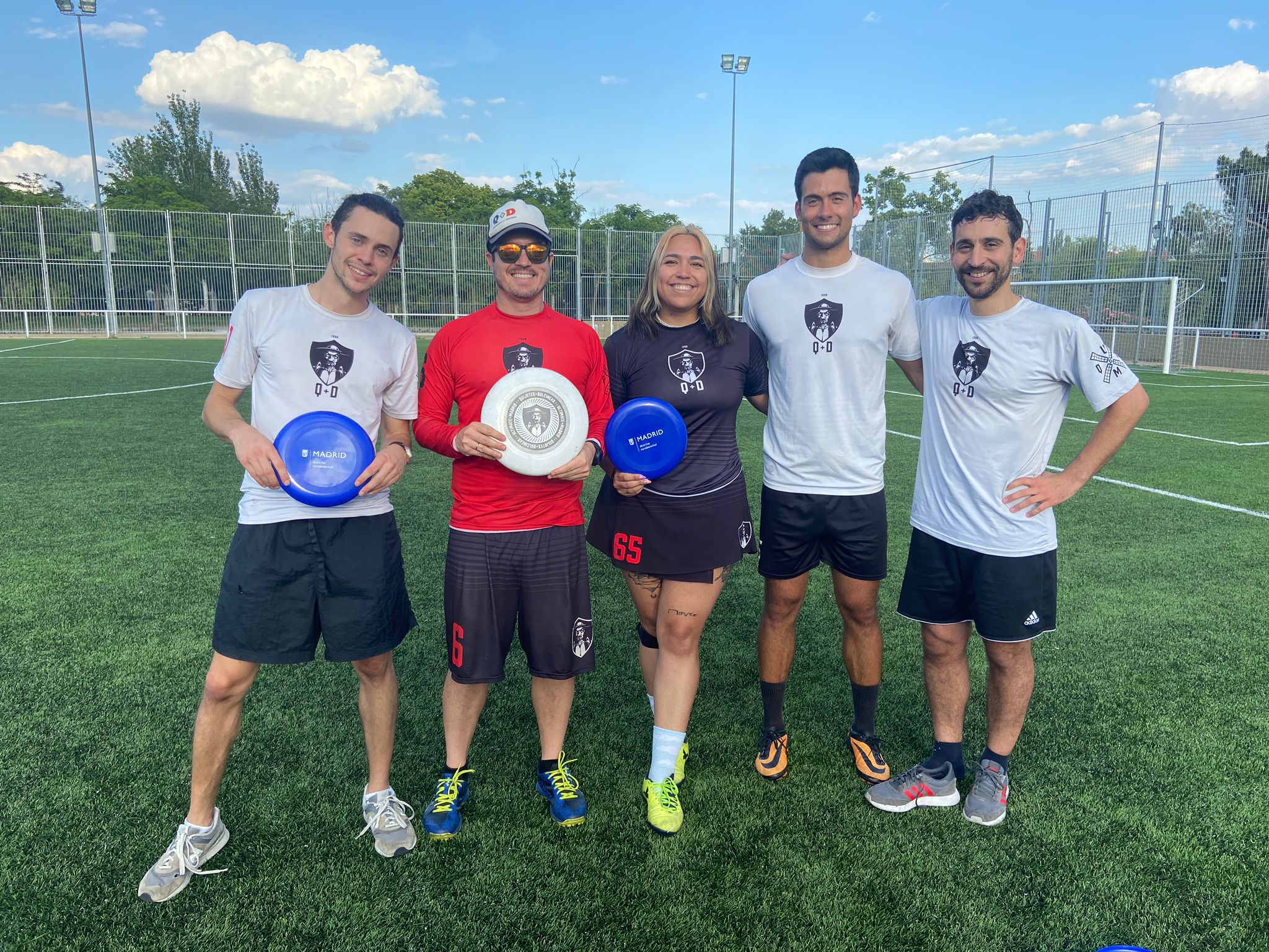 Voluntarios de Quijotes+Dulcineas con jóvenes deportistas