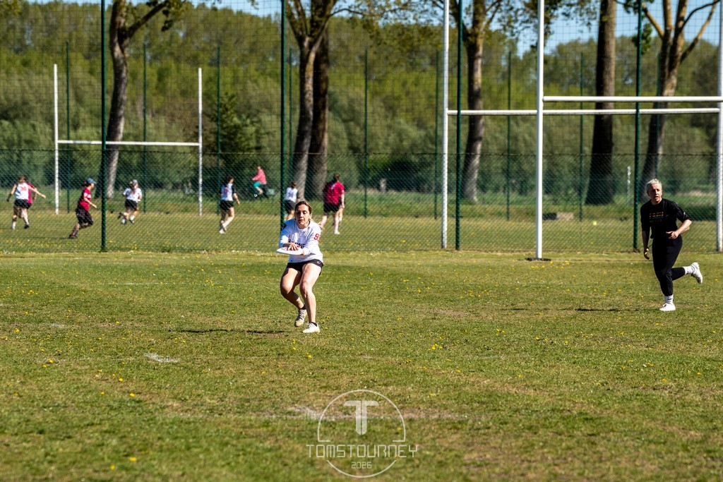 Dulcineas en acción en el Tom's Tourney 2026 de ultimate frisbee en Brujas